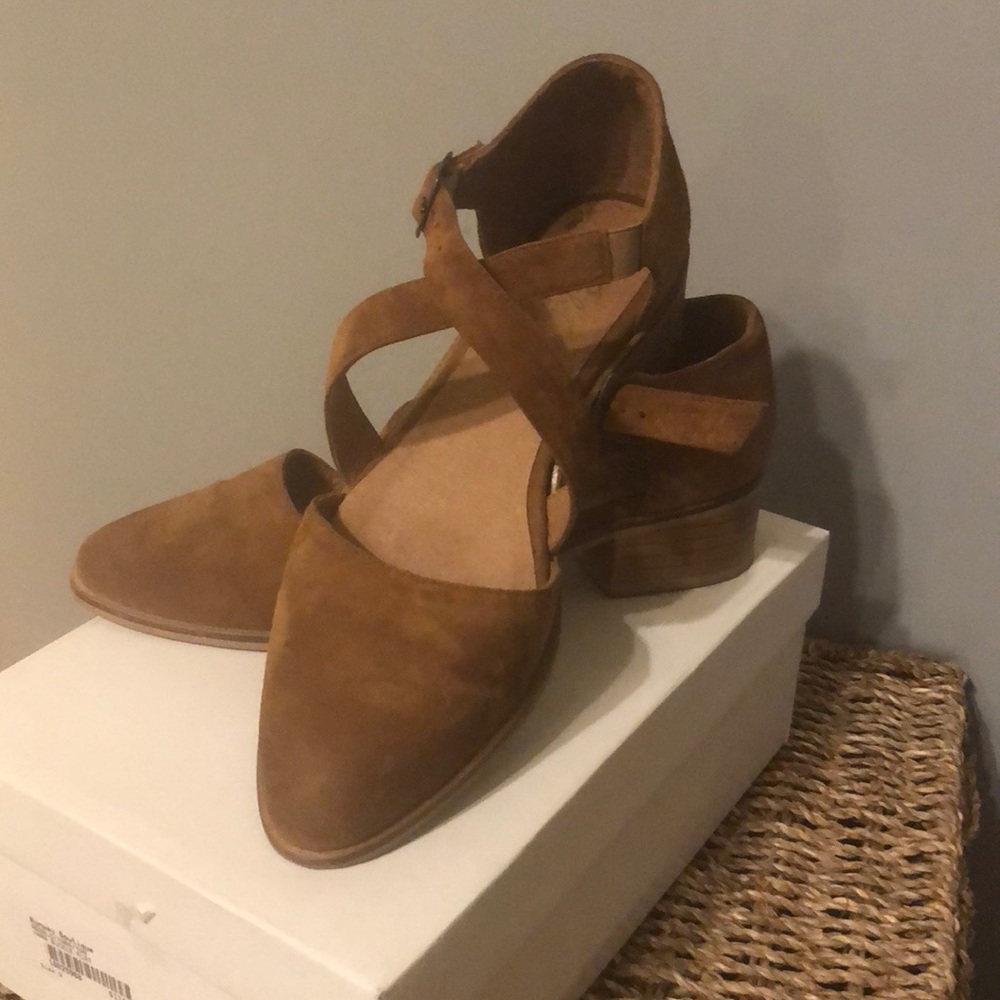 Buckle flats!